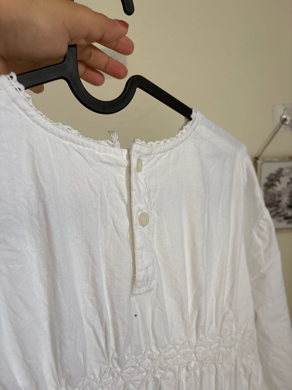 WHITE SMOCKED BEEL SLEEVE DRESS M