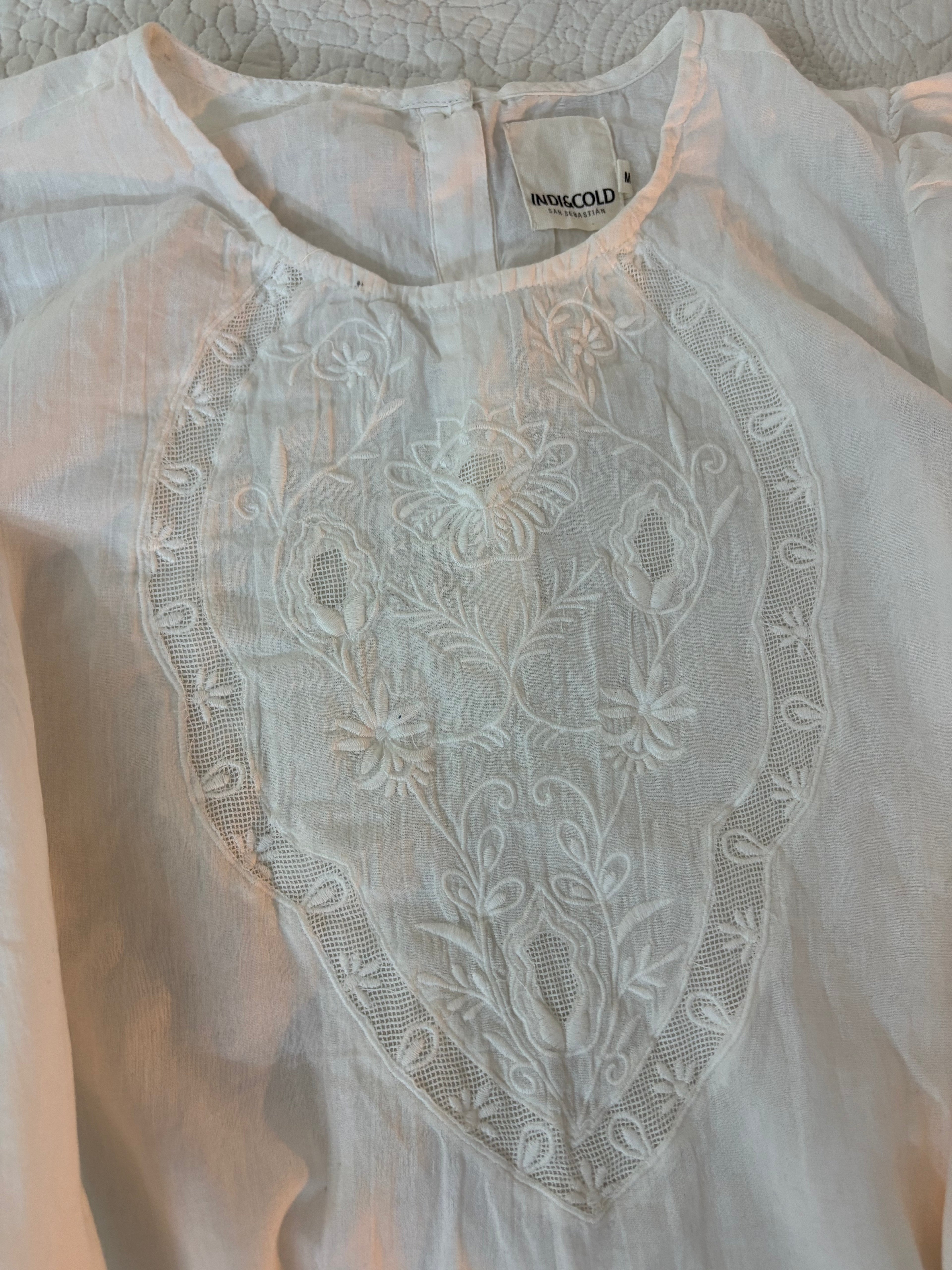 Indi&Cold embroidered top M