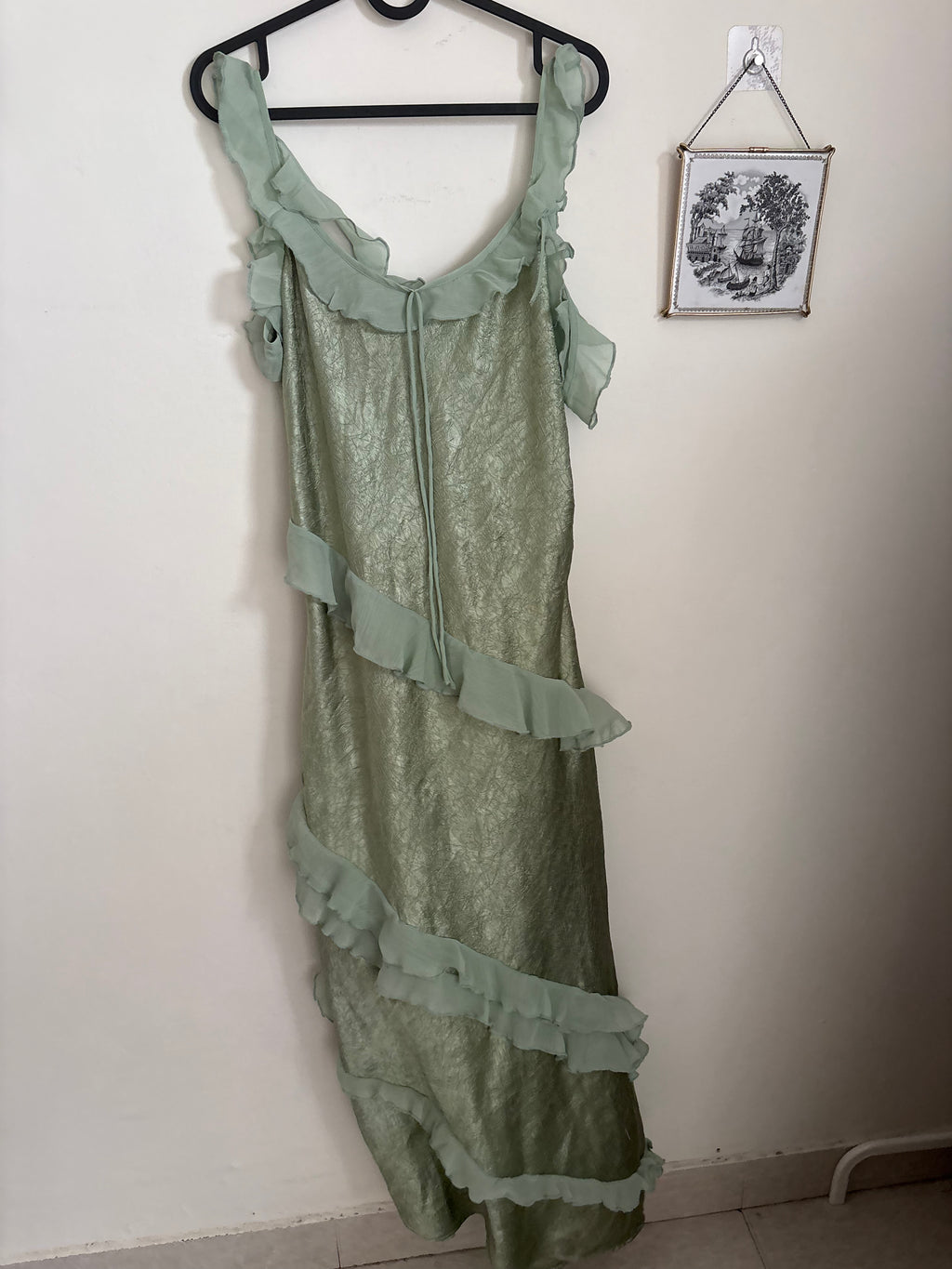 DM LIGHT GREEN RUFFLE SAMPLE DRESS  UK 10