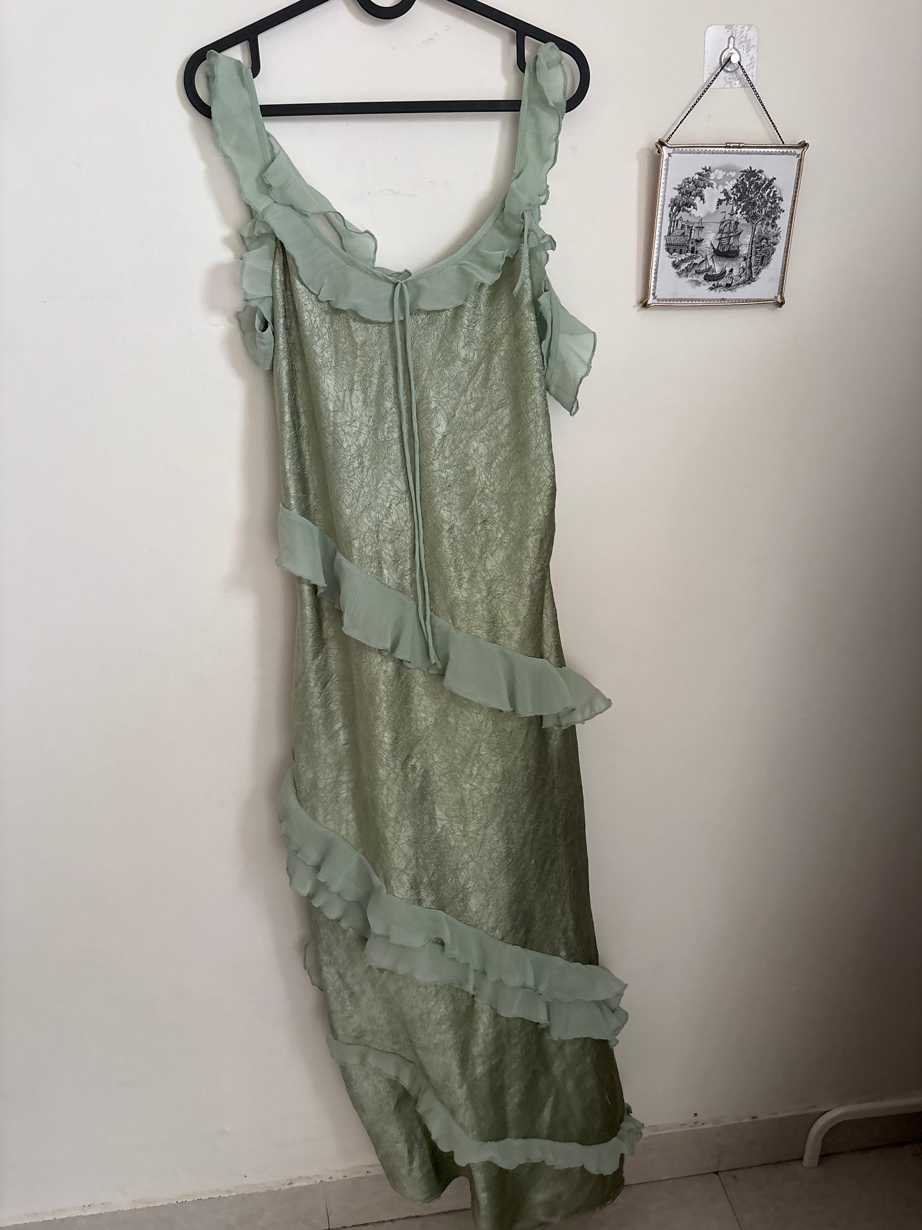 DM LIGHT GREEN RUFFLE SAMPLE DRESS  UK 10