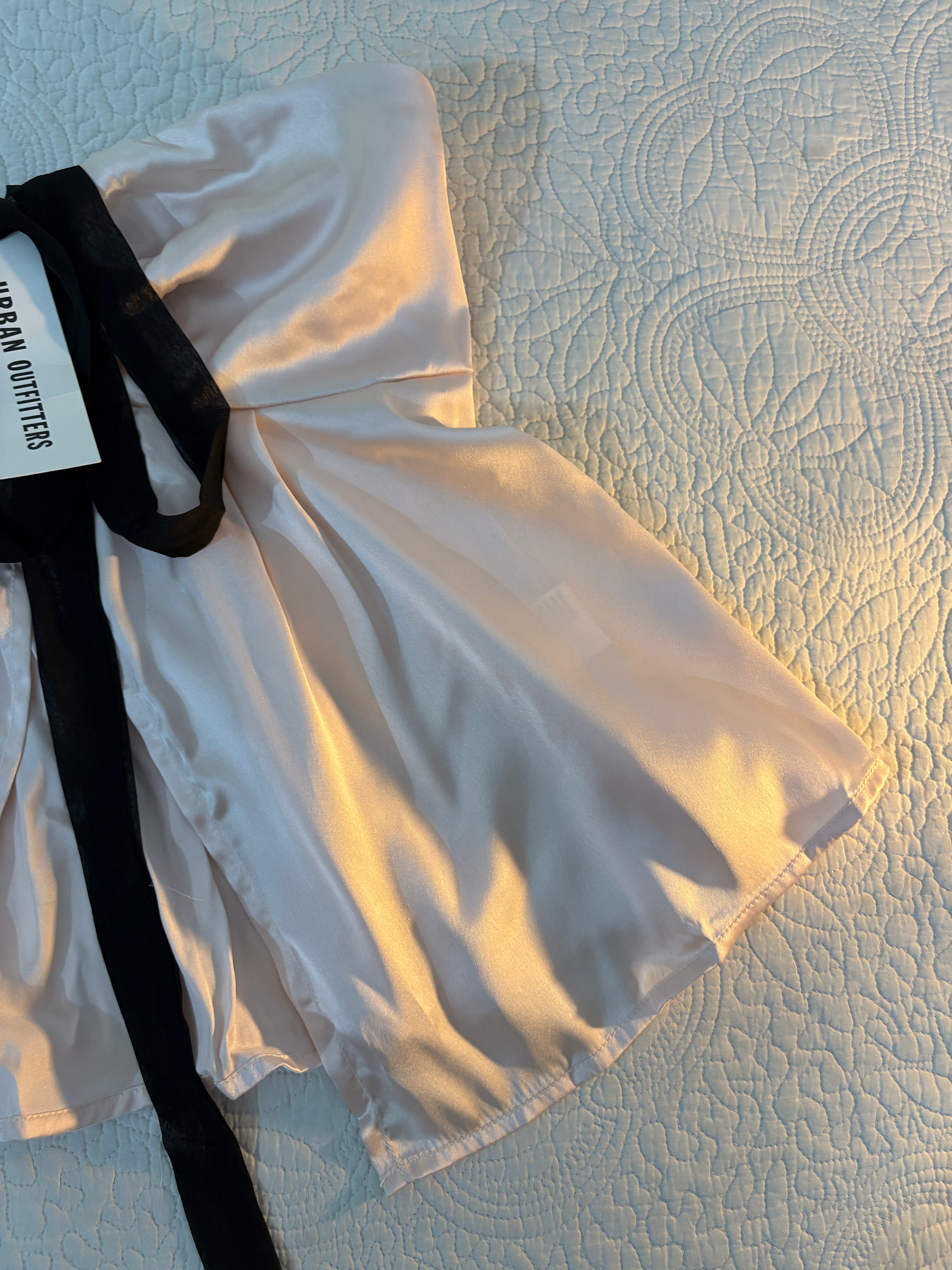Ecote satin top M