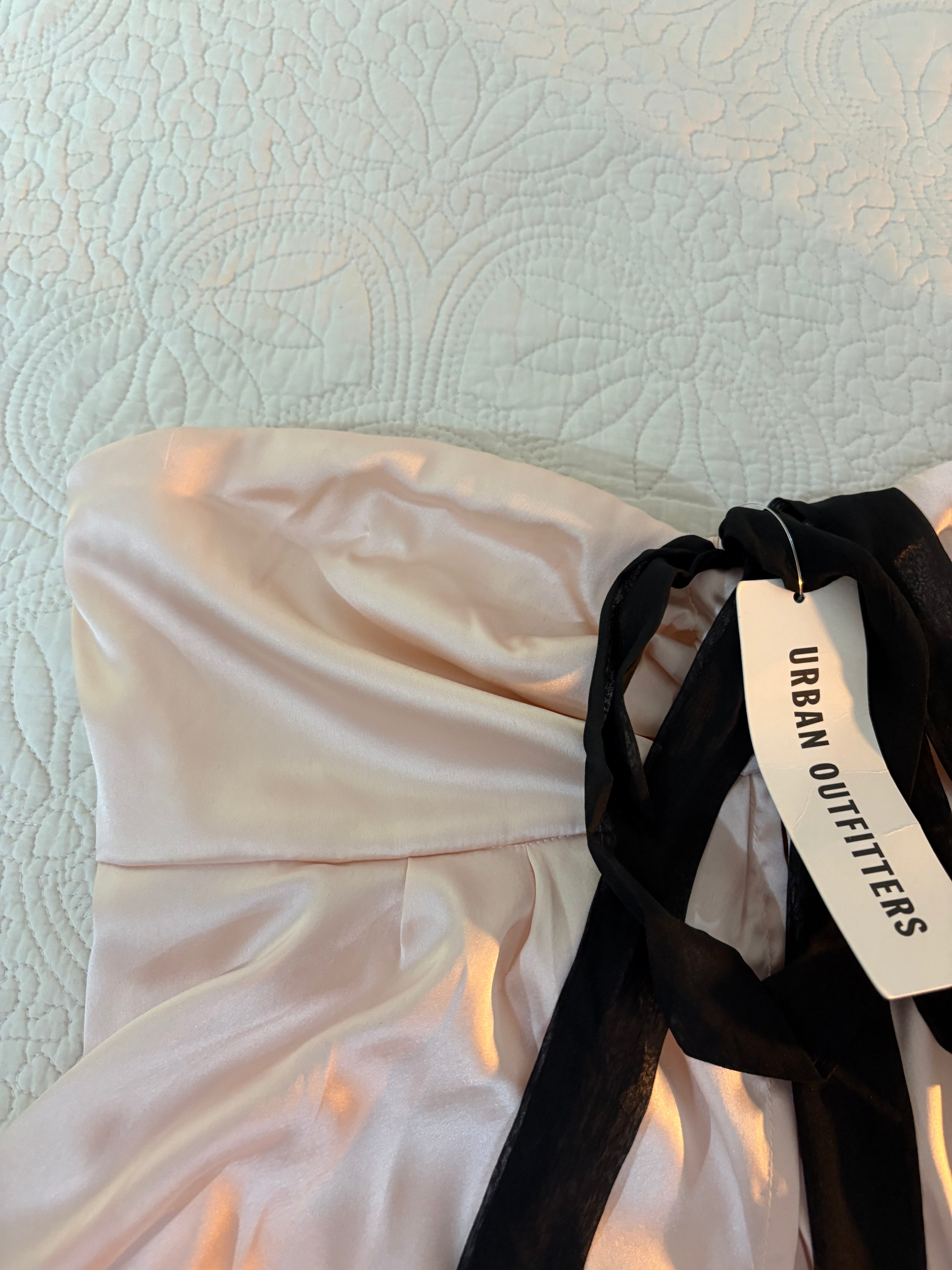 Ecote satin top M