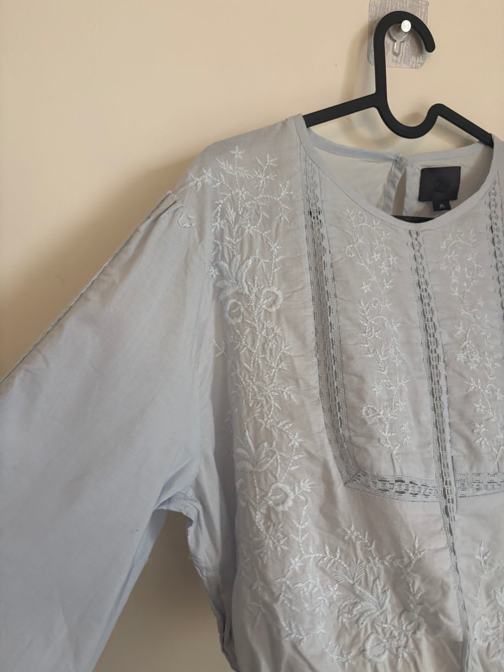 C&A EMBROIDERED BLUE TOP M