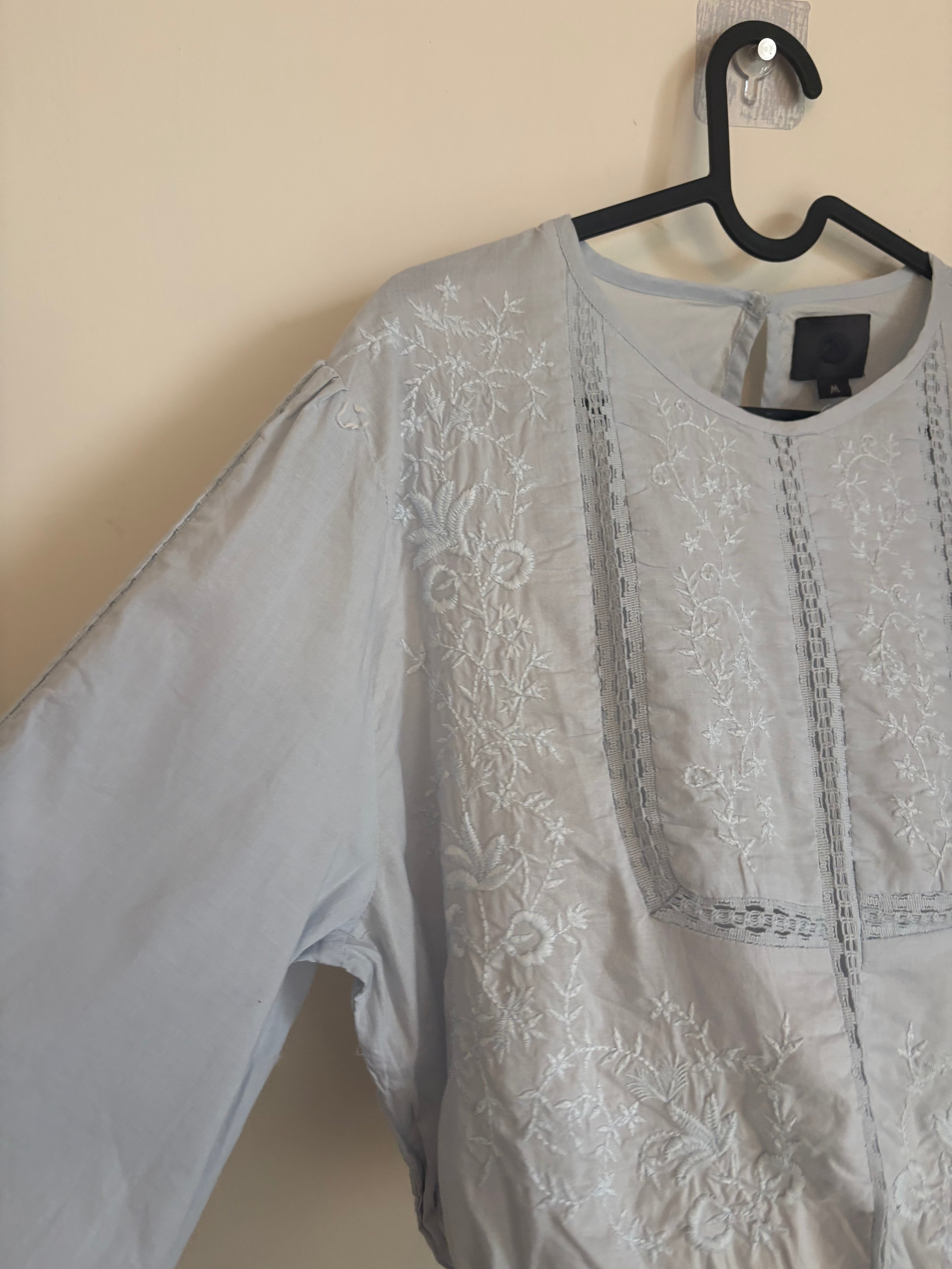 C&A EMBROIDERED BLUE TOP M