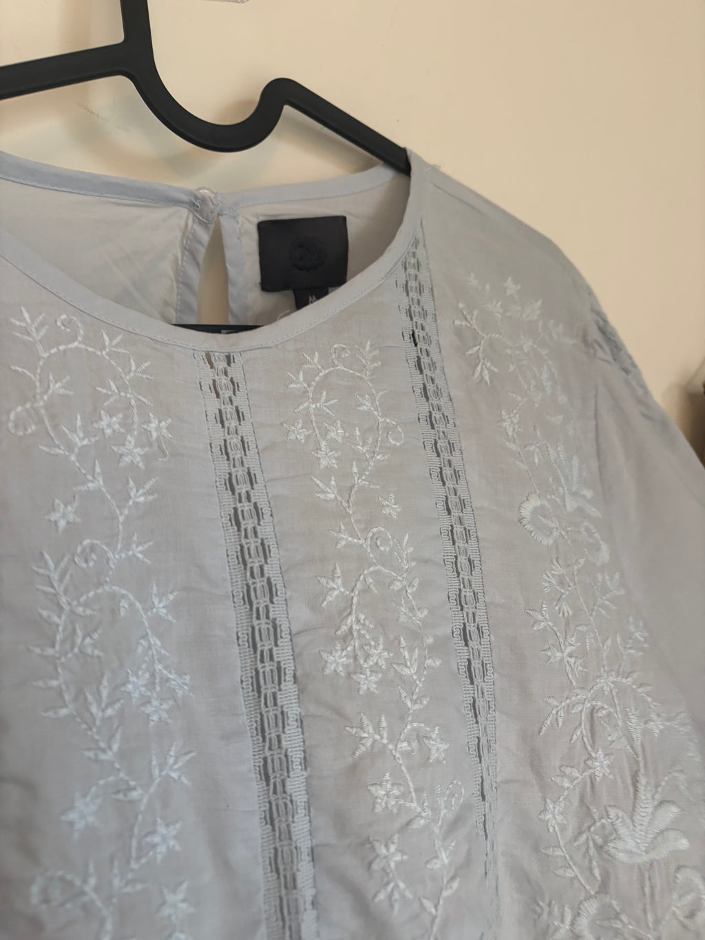 C&A EMBROIDERED BLUE TOP M