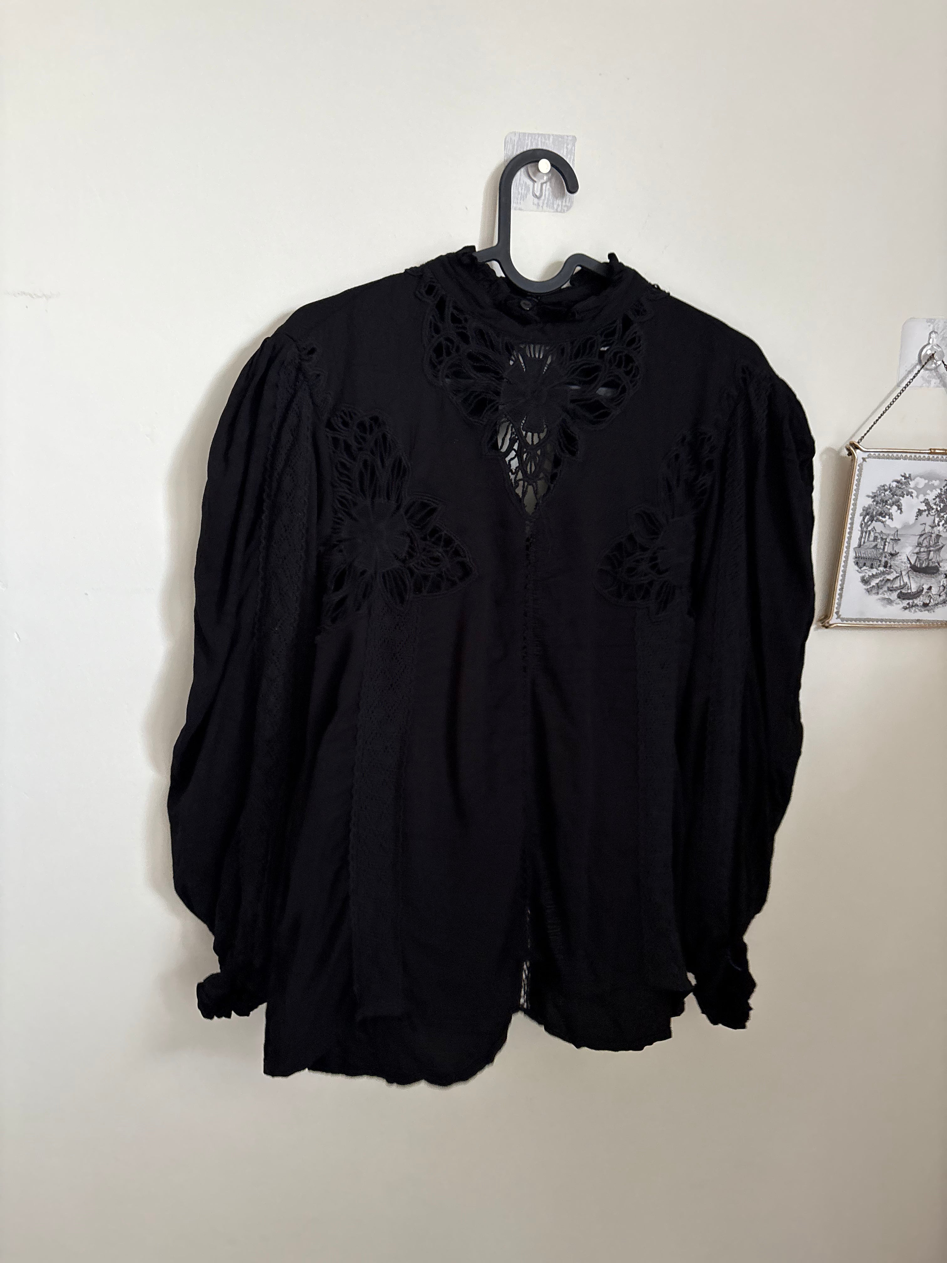 SFERA LACE CUTOUT TOP S