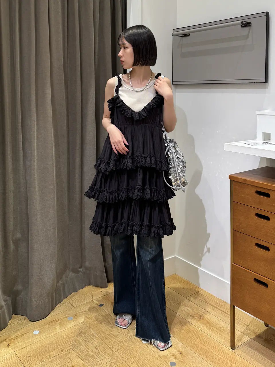 ブラックROSE BUD別注カラー】INDIA IS BEAUTIFUL/FRILL CAMISOLE