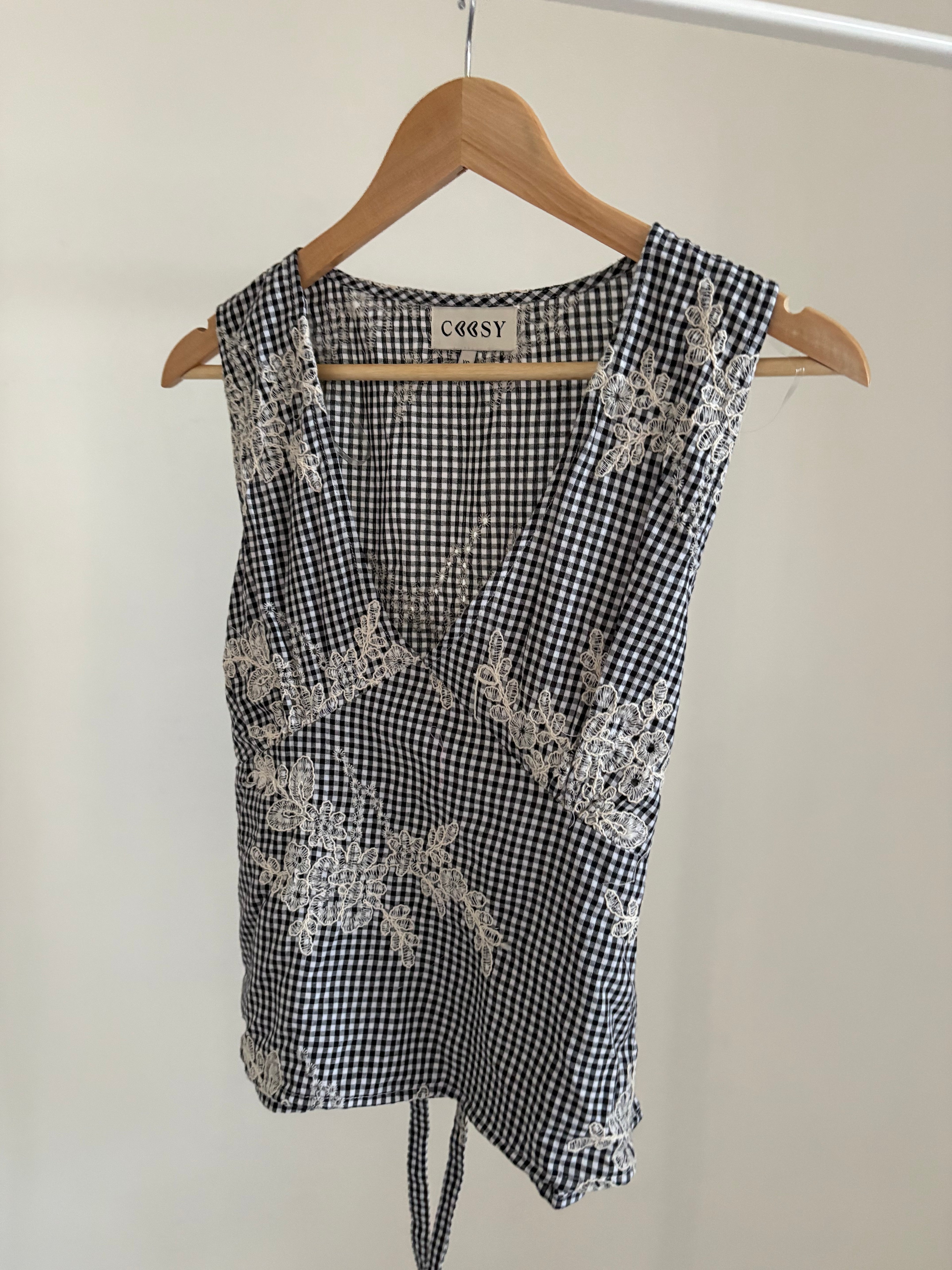 Coosy Gingham embroidered top XS