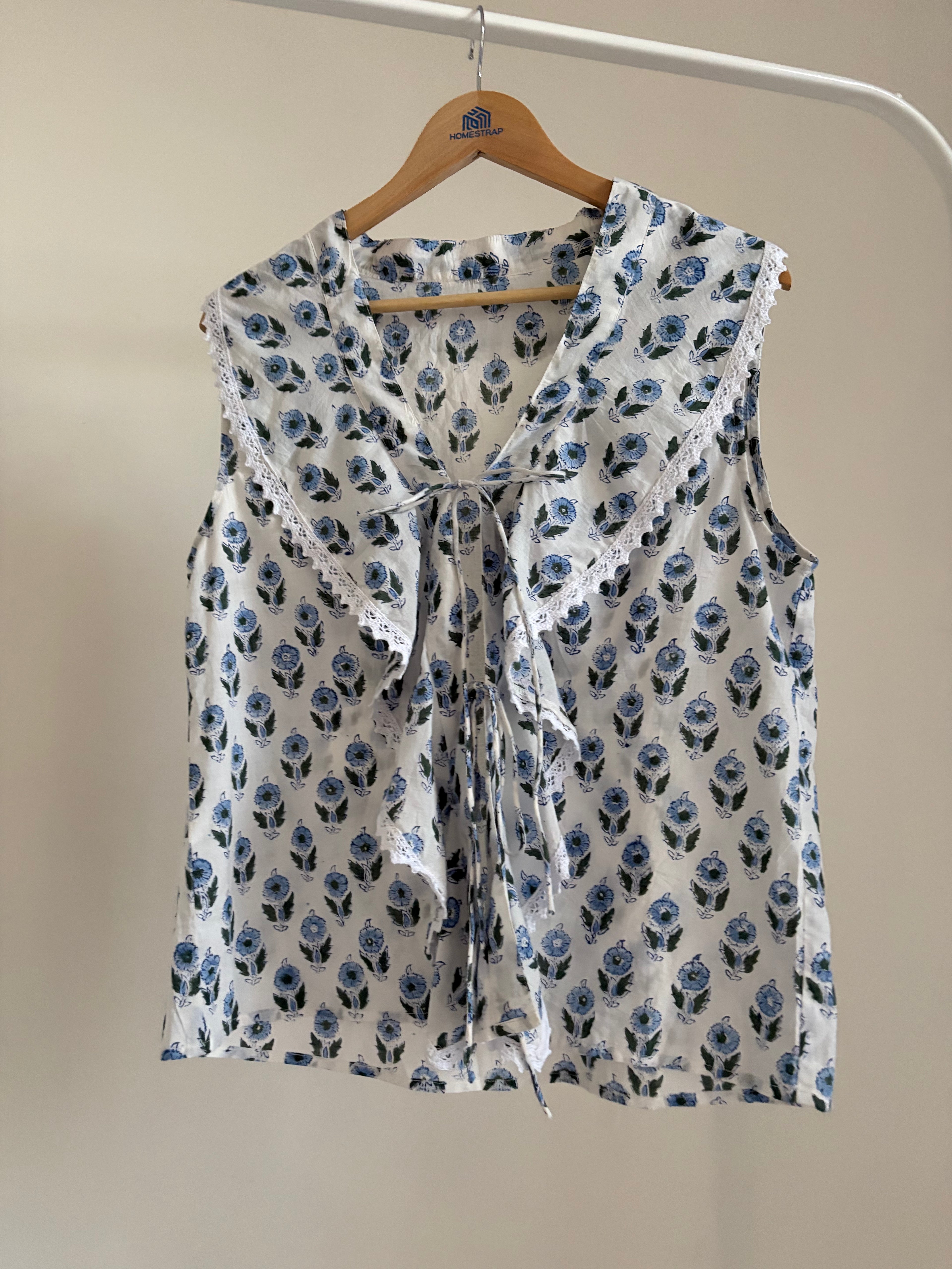 Cotton sleeveless ruffle collar top L