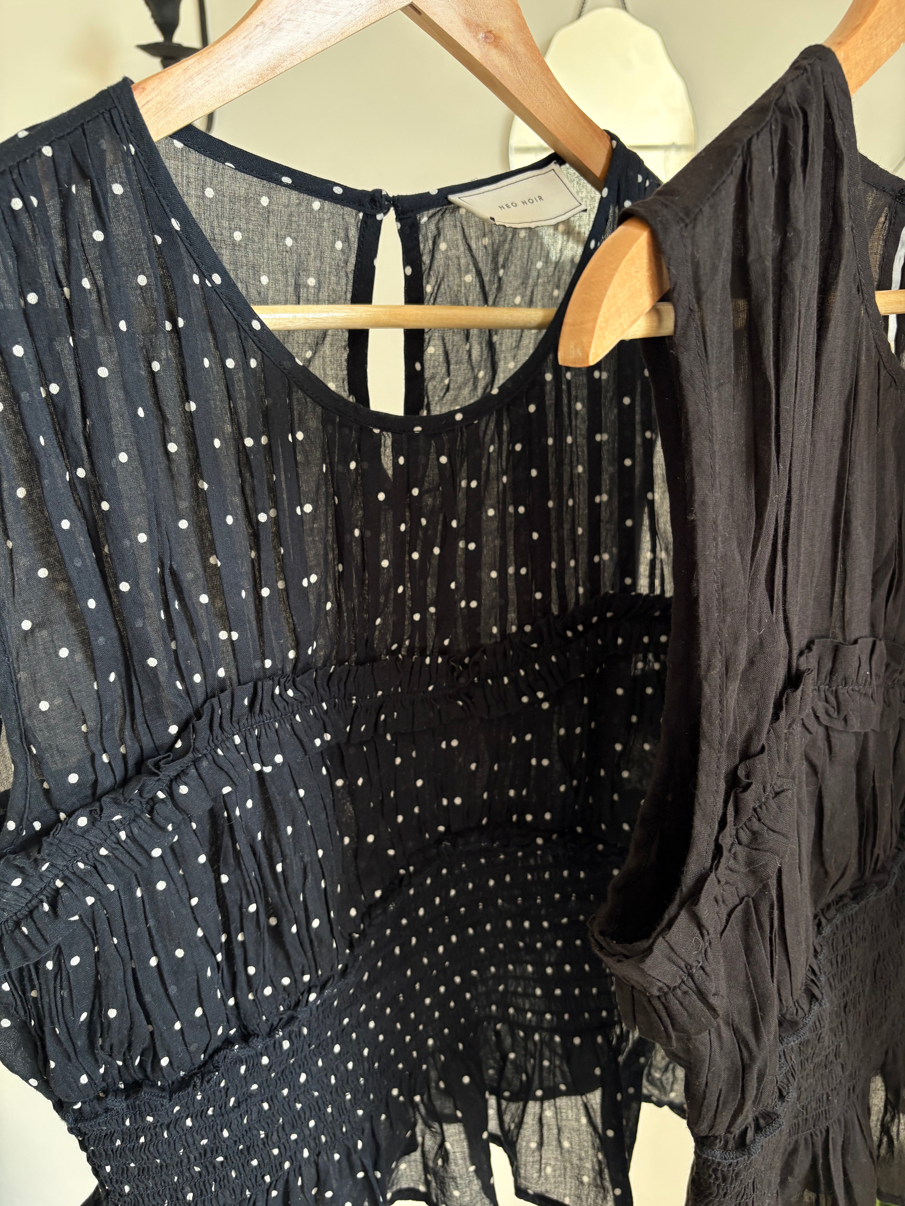 NEO NOIR TOP TIRIL