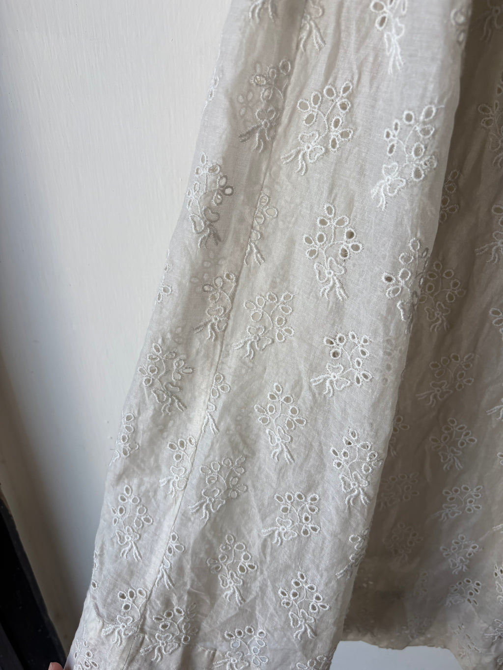 THE GREAT. EMBROIDERED SKIRT  S
