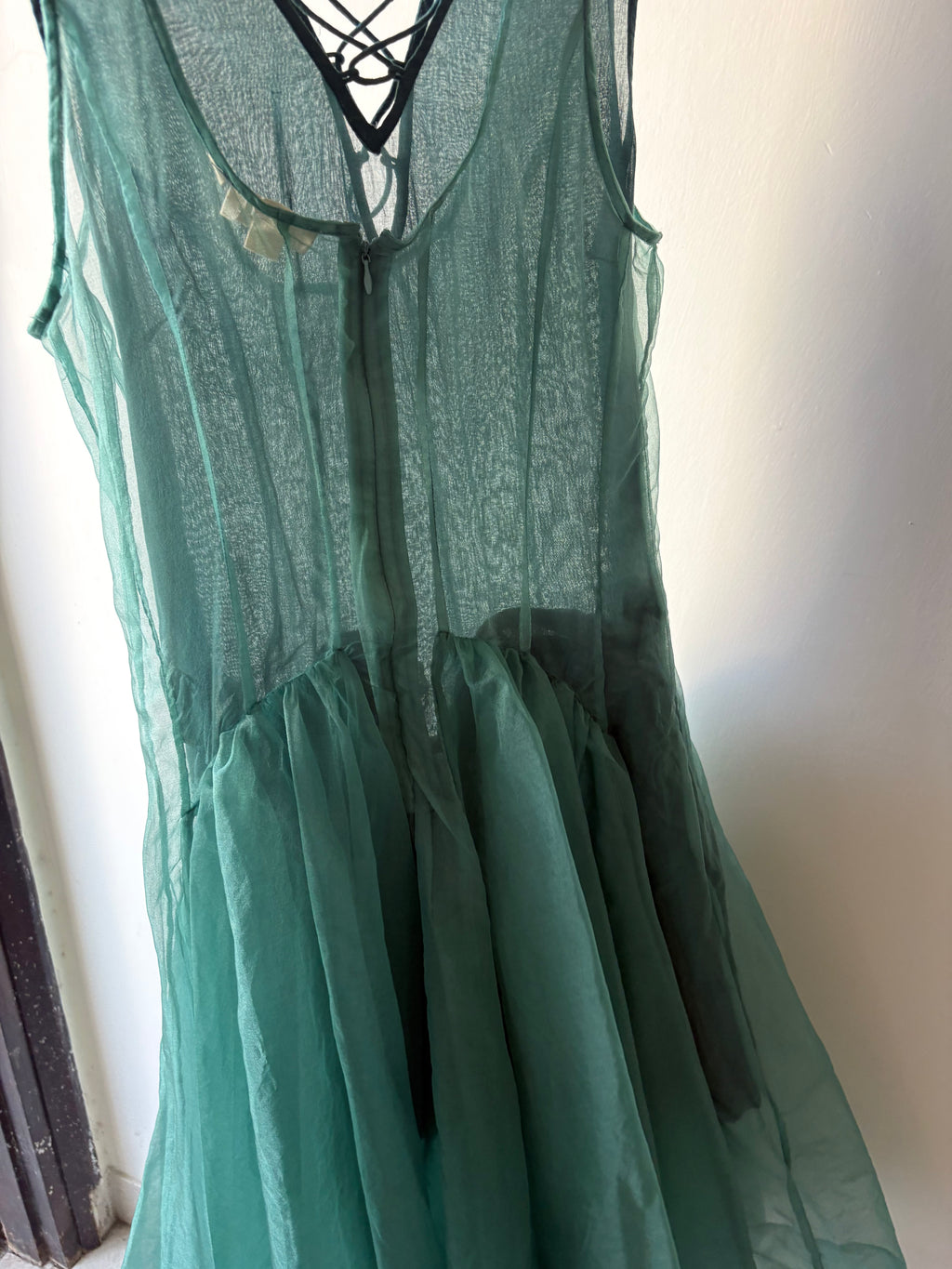 LET ME BE  Seamed Sleeveless Basque-Waist Floral Dress S
